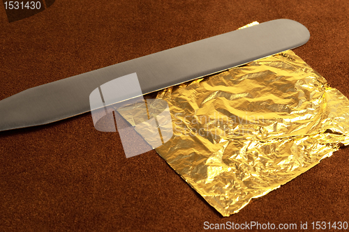 Image of gold leaf and blade