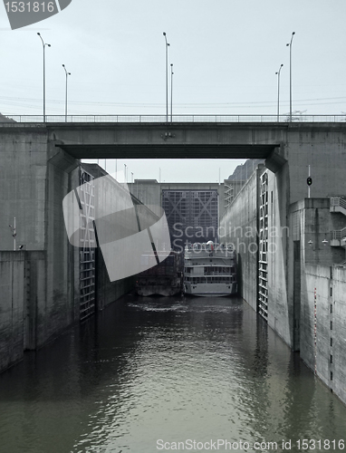 Image of lock at Three Gorges Dam