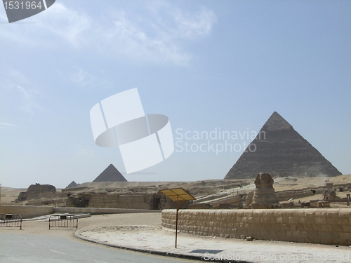 Image of Pyramid of Menkaure and Khafre