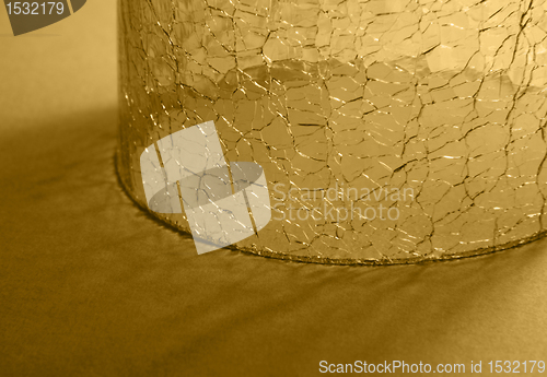 Image of cracked round glass