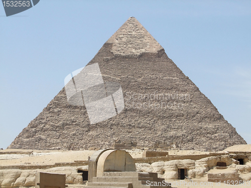 Image of Pyramid of Khafre in sunny ambiance