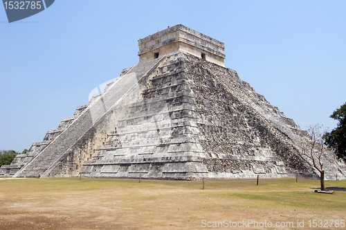 Image of Kukulkan pyramid