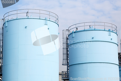 Image of large white tanks for petrol and oil in the Rotterdam harbor