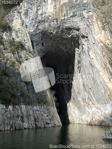Image of grotto at River Shennong Xi