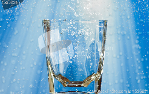 Image of glass with bubbles