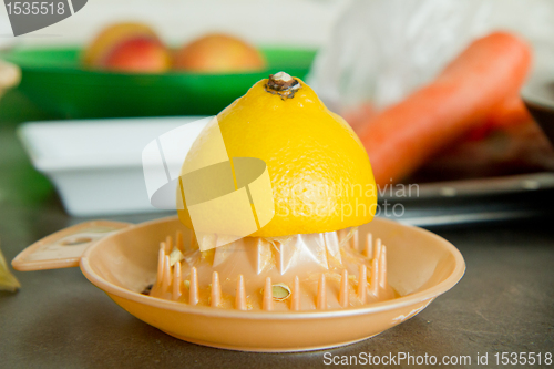 Image of lemon with squeezer