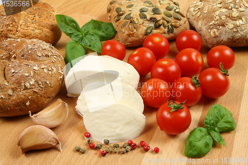 Image of Bread, mozzarella, tomatoes