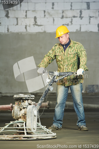 Image of Worker trowelling and finishing of concrete