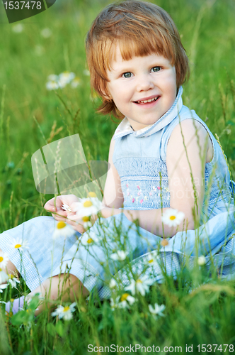 Image of child girl with chamomile daisy