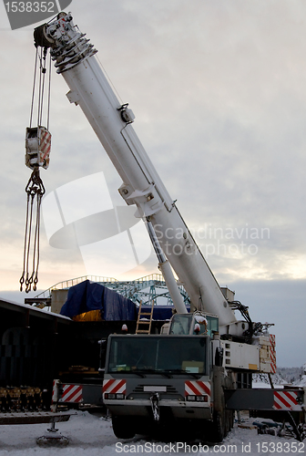 Image of 100 ton crane at the construction of the bridge