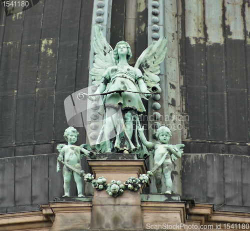 Image of figures at the Berlin Cathedral