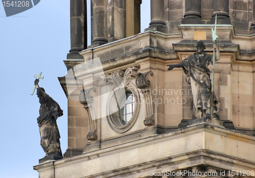 Image of stone sculptures at the Berlin Cathedral