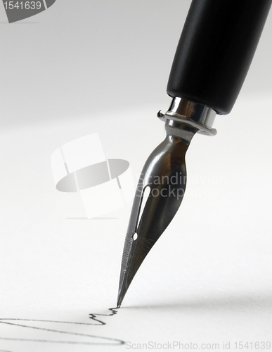 Image of nib tip closeup