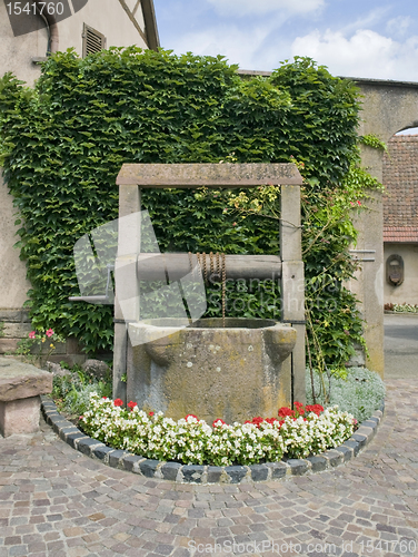 Image of draw well in Mittelbergheim