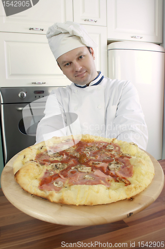 Image of Chef and pizza