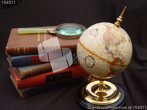 Image of Globe with Books3
