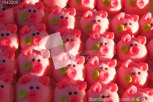Image of pink pigs as marzipan deserts 