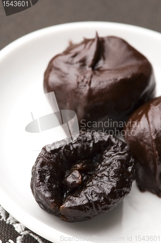 Image of Dried plums in chocolate 