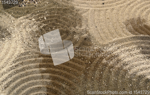 Image of circles on multicolored sand surface