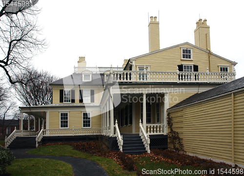 Image of Longfellow House at winter time