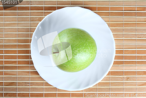 Image of Green apple on the saucer