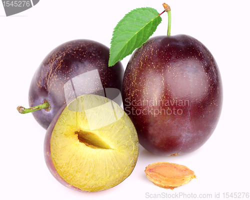 Image of Ripe plums with leaves