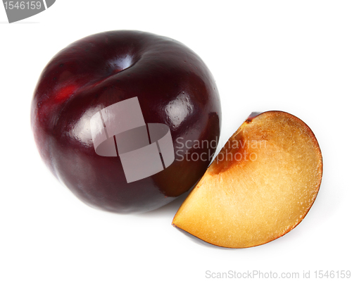 Image of Ripe plum with slice