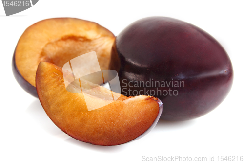 Image of Sweet plum with slices