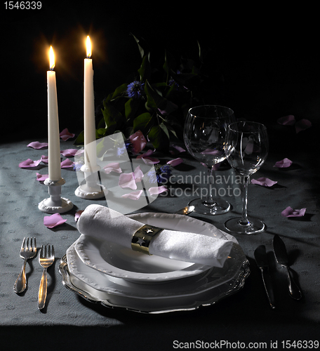 Image of festive place setting and candlelight