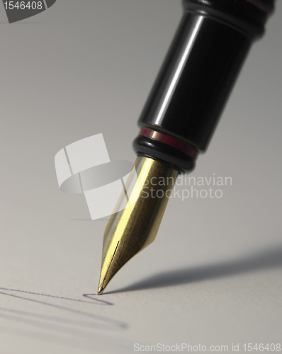 Image of golden fountain pen tip