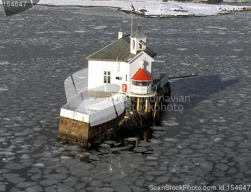 Image of lighthouse in winter