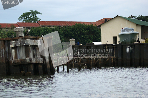 Image of house at the Lake Victoria