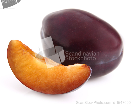 Image of Sweet plum with slice