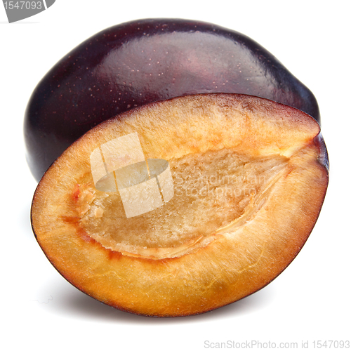 Image of Sweet plum with half of plum