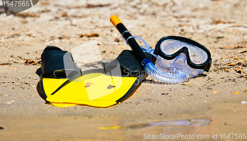 Image of Goggles and flippers on the shore