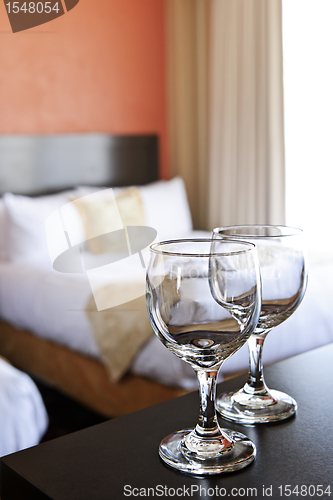 Image of Wineglasses in hotel room