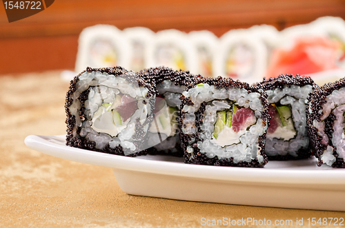 Image of tuna sushi roll