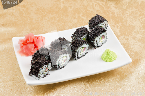 Image of tuna sushi roll