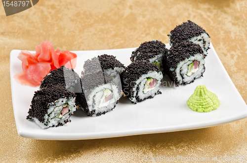 Image of tuna sushi roll