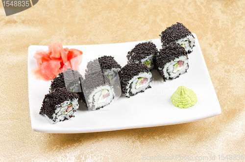 Image of tuna sushi roll