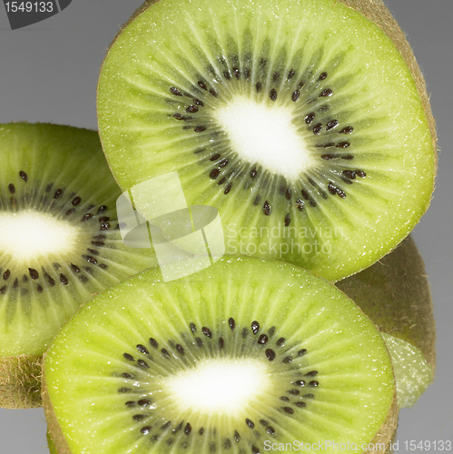 Image of fresh sliced kiwi fruits