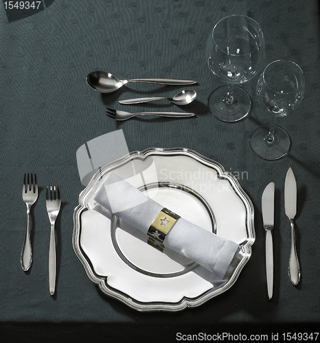 Image of feastful place setting on green tablecloth