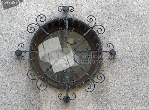 Image of round window in rough plastering