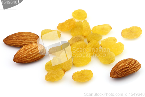 Image of Almonds kernel with raisins