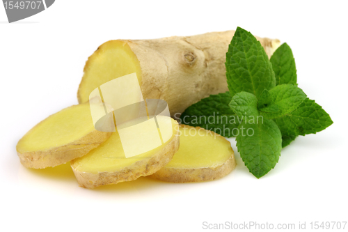 Image of Ginger root with peppermint