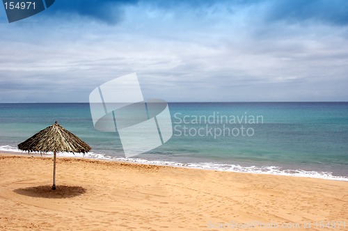 Image of beach of sand with sun hat