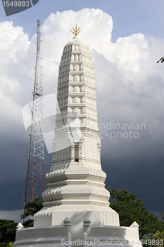 Image of White chedi