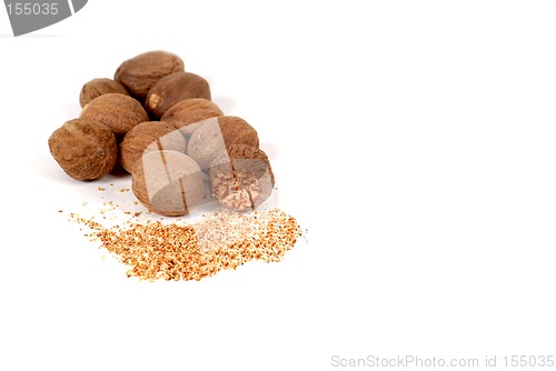 Image of Whole and grated nutmeg