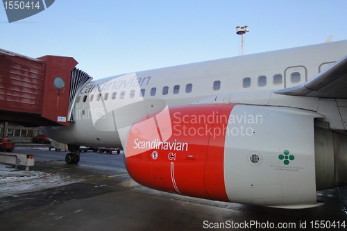 Image of Boeing 737 from SAS connected to gate at Arlanda