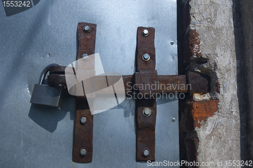 Image of lock on a gate
